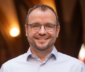 Dr. Peter Haas
