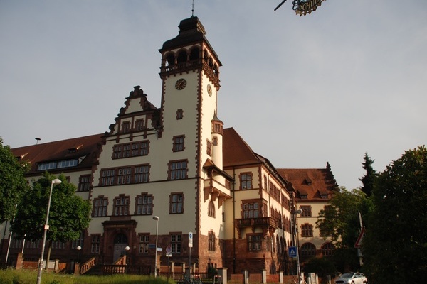 Lyc�e Turenne: Endlich Bewegung � jetzt entschlossen handeln und Chancen nutzen